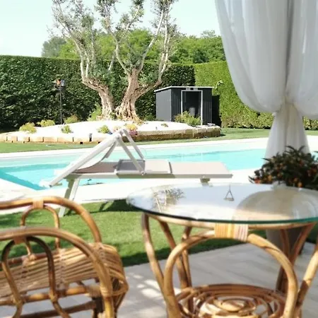 Lejlighed 70 Mq 2 Posti Con Piscina In